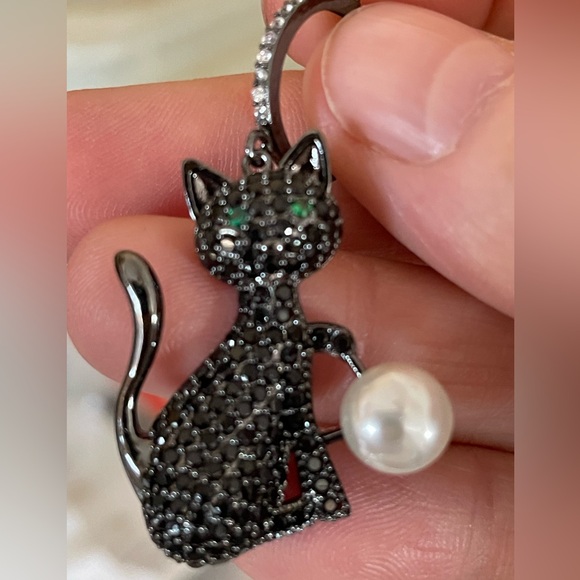 Eye Candy Black Cat Earrings - Picture 6 of 6